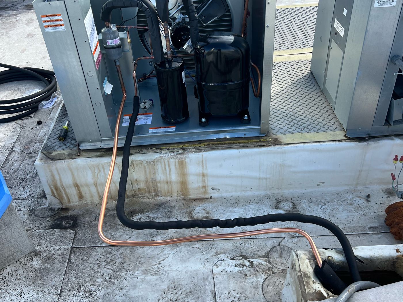Rooftop condensing unit serviced by Guardian Air