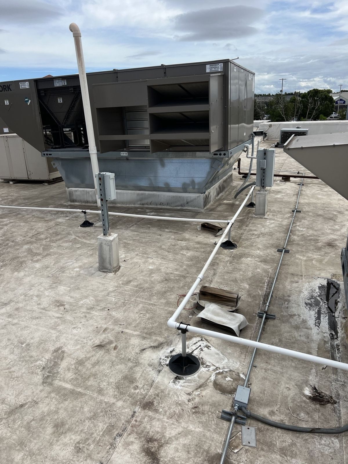 Commercial rooftop package HVAC unit serviced by Guardian Air in Laredo, TX
